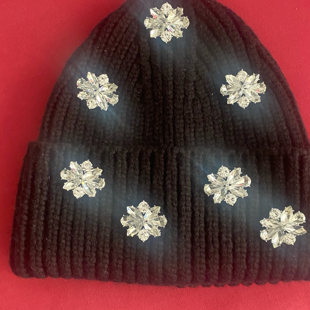 UGG EMBELLISHED KNIT CUFF BEANIE Nwts - Picture 9 of 12